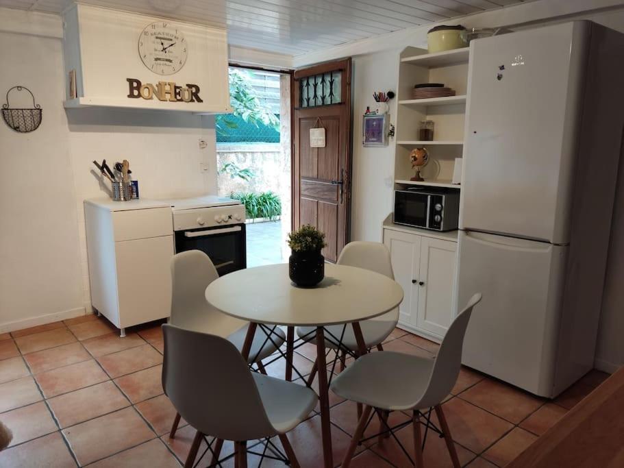 Appartement En Rez De Jardin Et Terrasse Ds Villa Йер Экстерьер фото