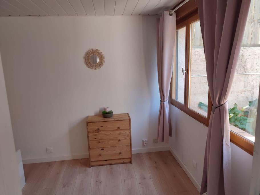 Appartement En Rez De Jardin Et Terrasse Ds Villa Йер Экстерьер фото